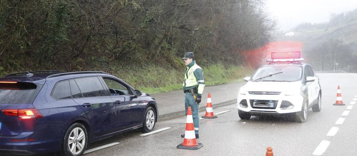 Aunque la Guardia Civil no hace controles específicos, sí multa por no usar la baliza V16