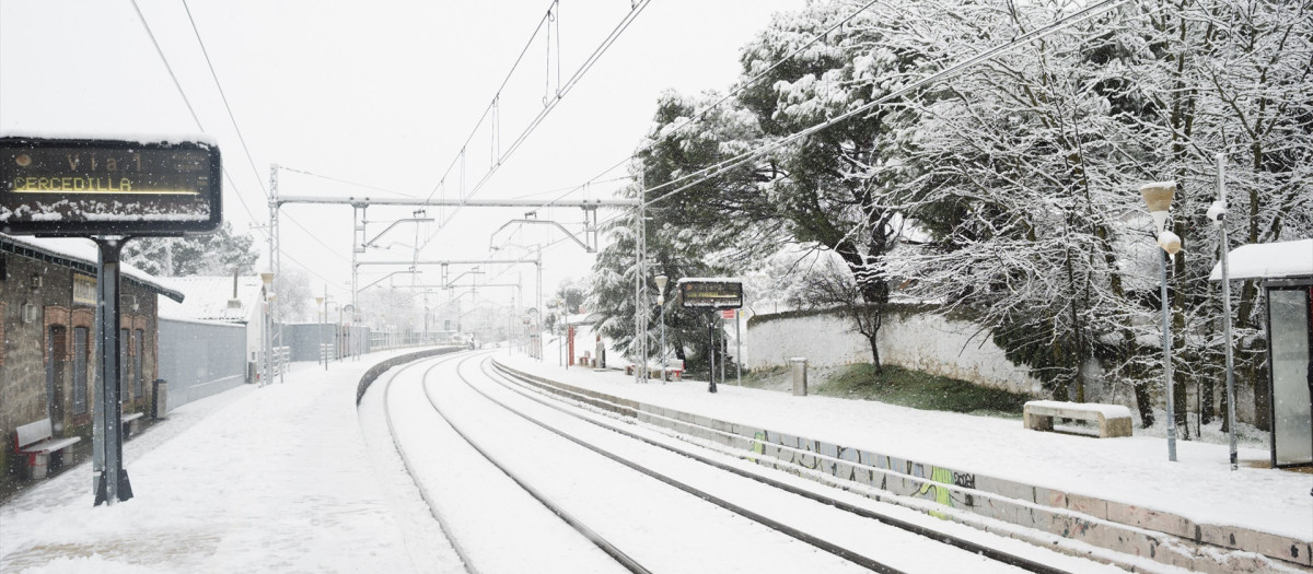 Andenes cubierto de nieve en San Sebastián de los Reyes, Madrid