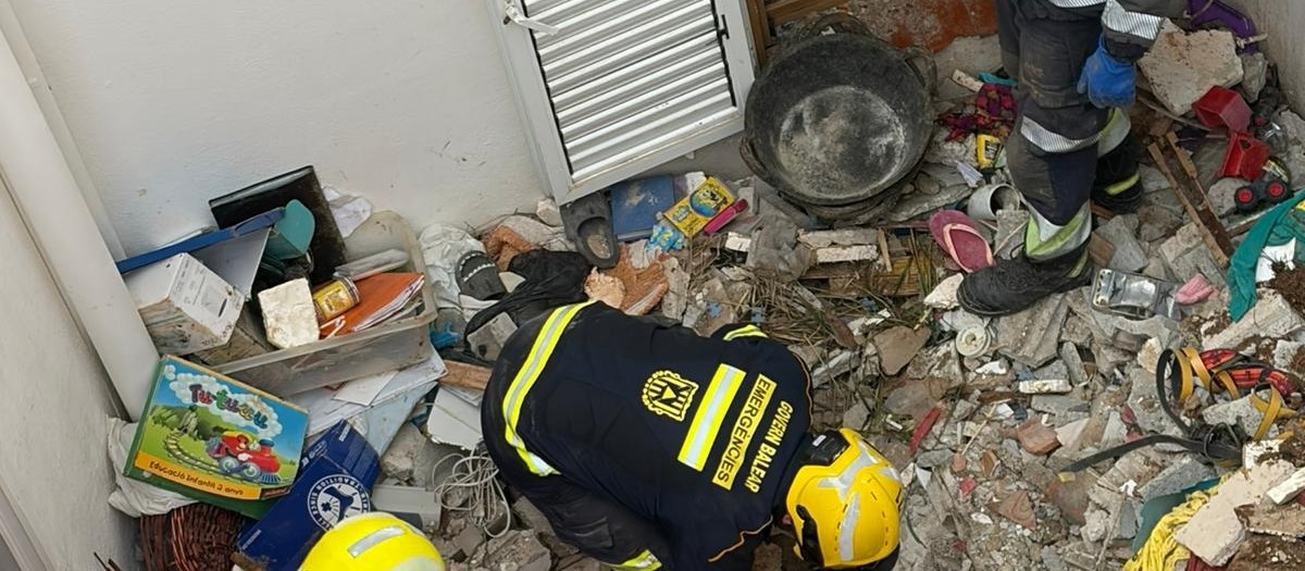 Los bomberos actúan en Cala Sant Esteve

REMITIDA / HANDOUT por X EMERGENCIAS
Fotografía remitida a medios de comunicación exclusivamente para ilustrar la noticia a la que hace referencia la imagen, y citando la procedencia de la imagen en la firma
27/1/2026