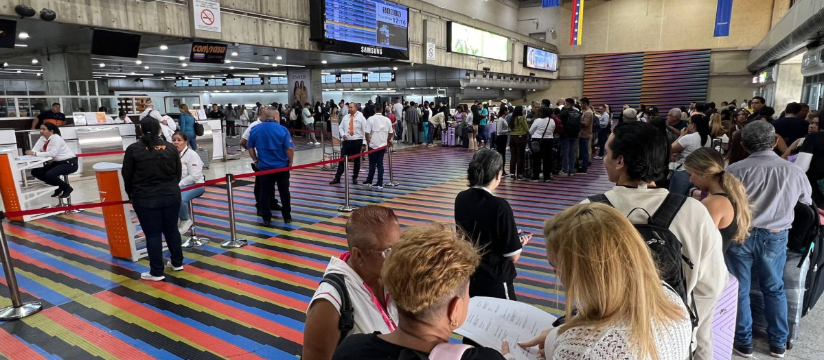 Pasajeros en el aeropuerto internacional de Maiquetía, en Venezuela