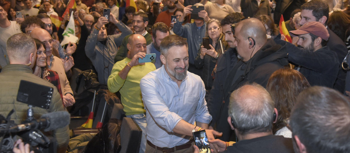 El líder de Vox, Santiago Abascal, en un acto electoral de su partido en Huesca