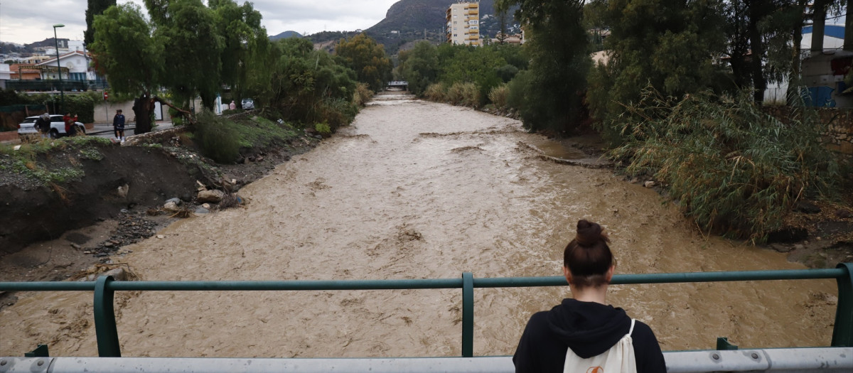 El consejero de Sanidad, Presidencia y Emergencias, Antonio Sanz, ha informado este viernes tras la reunión del Comité de Operaciones en Jerez de la Frontera (Cádiz) que "la madrugada ha discurrido tranquila y sin incidencias de gravedad"