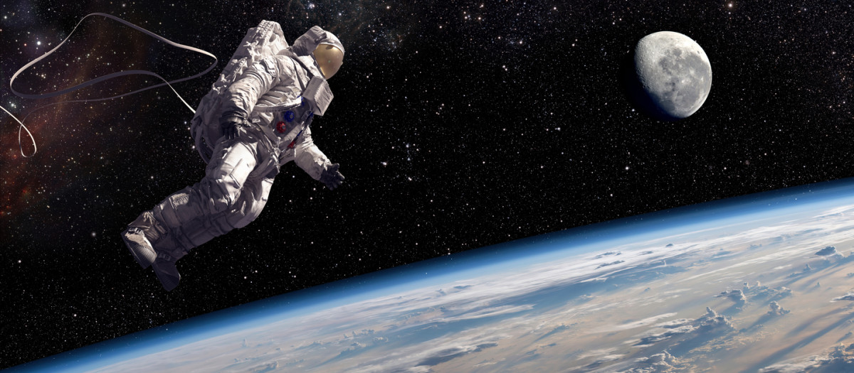 Astronauta en una caminata espacial