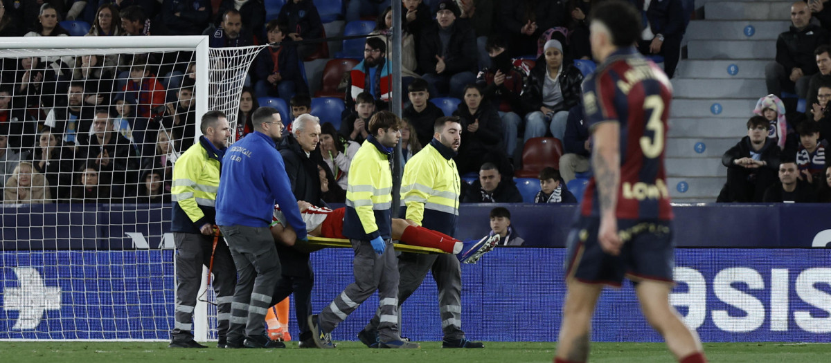 Alexander Sorloth se retira lesionado tras un golpe en la cabeza