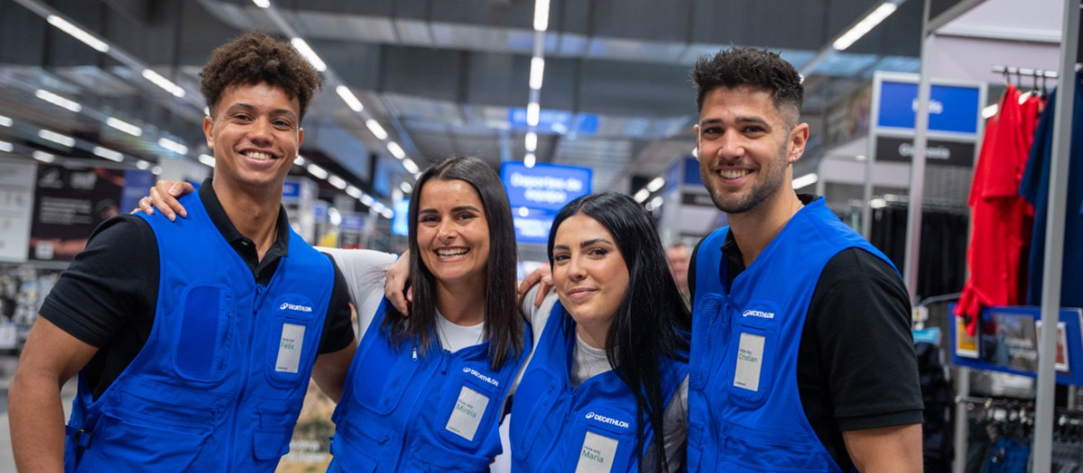 Imagen de archivo de unos trabajadores de Decathlon.