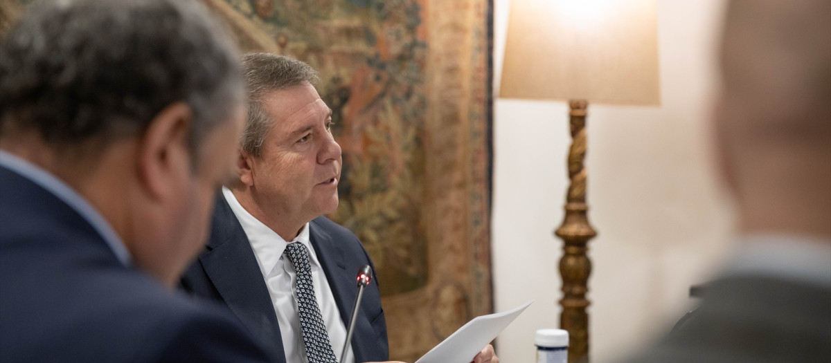 El presidente regional, Emiliano García-Page, se reúne, en Toledo, con los representantes de los regantes de las Demarcaciones Hidrográficas del Segura y del Júcar. En el Palacio de Fuensalida, sede de la Presidencia autonómica.

REMITIDA / HANDOUT por JCCM/DAVID ESTEBAN GONZALEZ
Fotografía remitida a medios de comunicación exclusivamente para ilustrar la noticia a la que hace referencia la imagen, y citando la procedencia de la imagen en la firma
02/2/2026