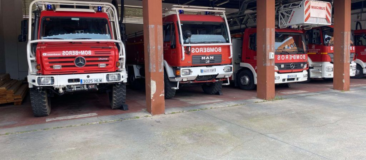 Vehículos en el parque de bomberos de Córdoba