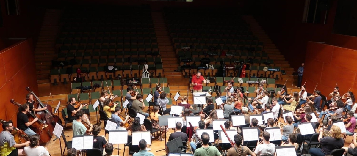 La orquesta Sinfónica del Conservatorio Superior de Música de las Islas

REMITIDA / HANDOUT por GOVERN
Fotografía remitida a medios de comunicación exclusivamente para ilustrar la noticia a la que hace referencia la imagen, y citando la procedencia de la imagen en la firma
01/10/2019