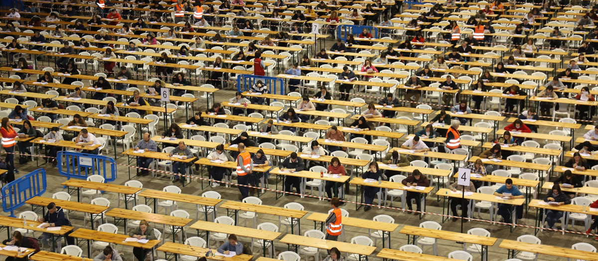 Oposiciones de la Xunta en el recinto ferial de Silleda

REMITIDA / HANDOUT por XUNTA
Fotografía remitida a medios de comunicación exclusivamente para ilustrar la noticia a la que hace referencia la imagen, y citando la procedencia de la imagen en la firma
13/4/2019