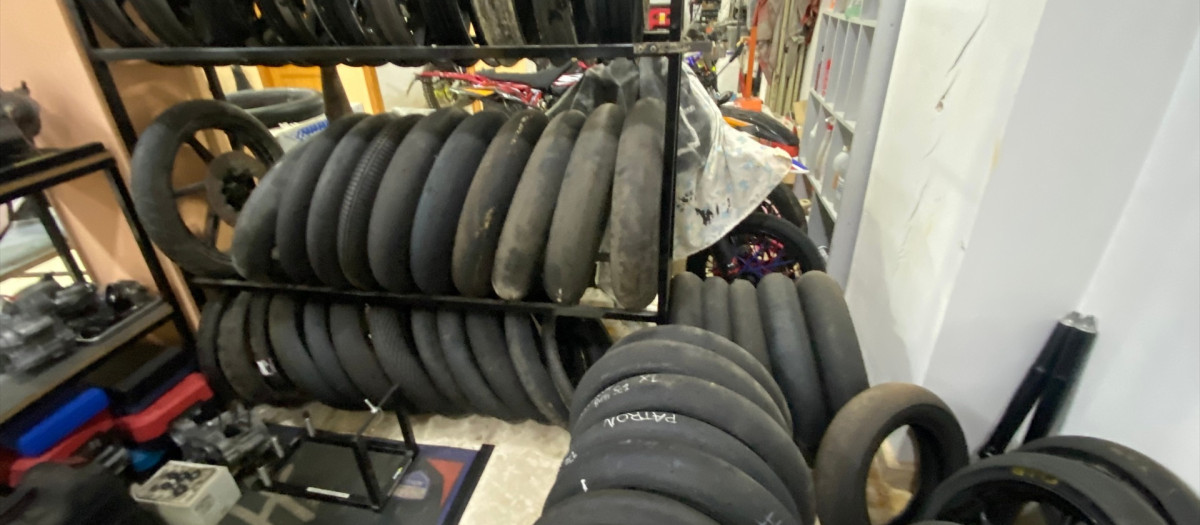 Imagen de los neumáticos del taller clandestino

REMITIDA / HANDOUT por OPC
Fotografía remitida a medios de comunicación exclusivamente para ilustrar la noticia a la que hace referencia la imagen, y citando la procedencia de la imagen en la firma
06/2/2026