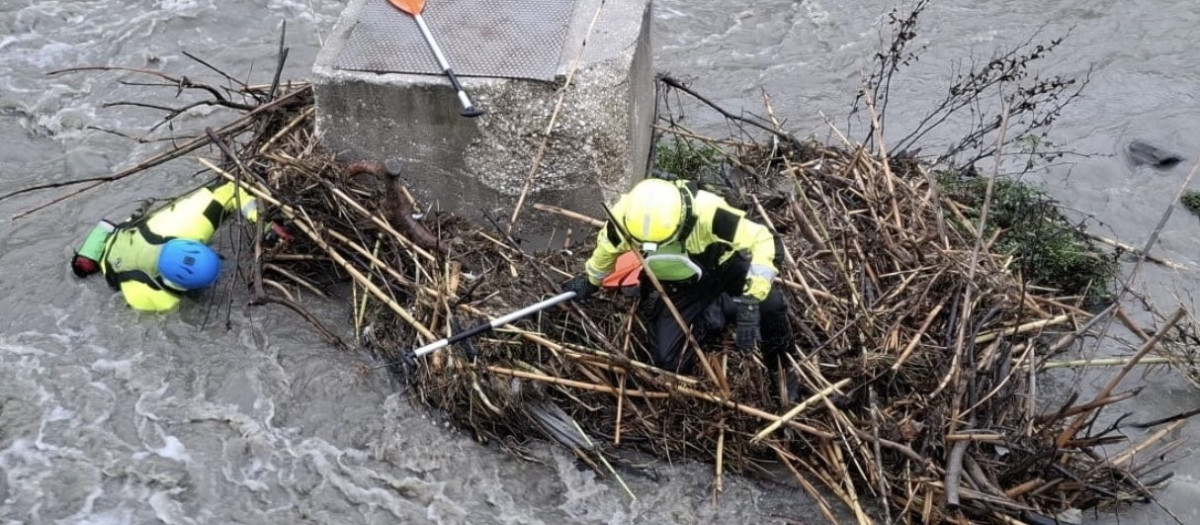 Continúa la búsqueda en el río Turvilla de la mujer desaparecida en Málaga