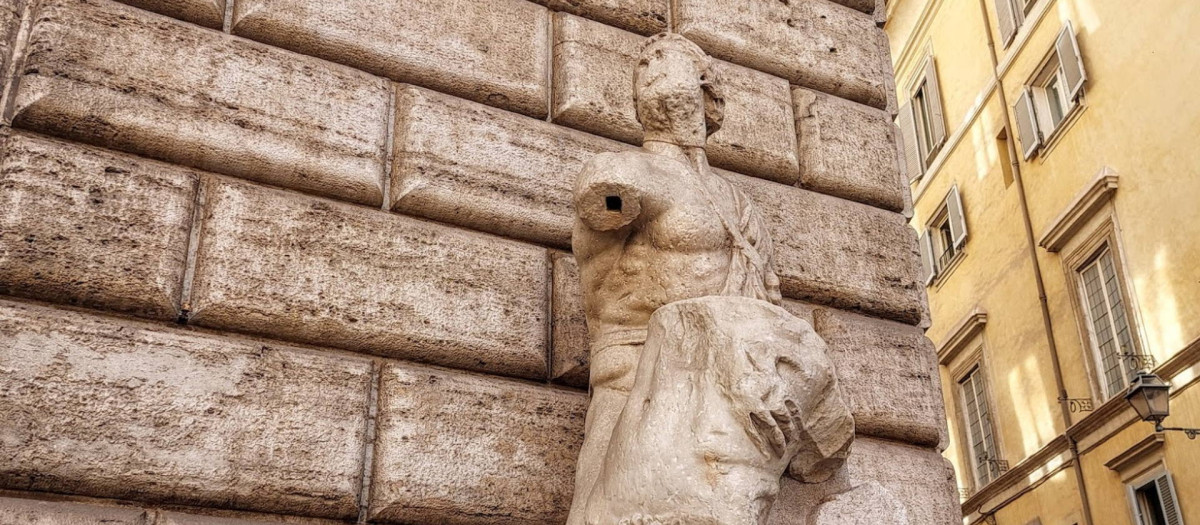 Pasquino, la estatua romana que hablaba para criticar al poder