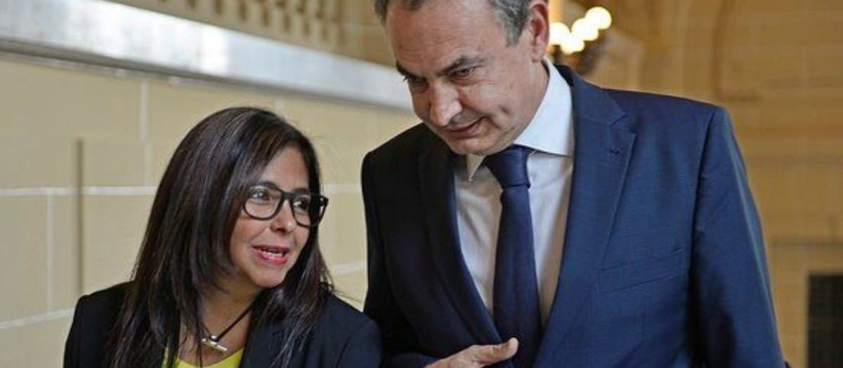 Zapatero y Delcy Rodríguez en Caracas