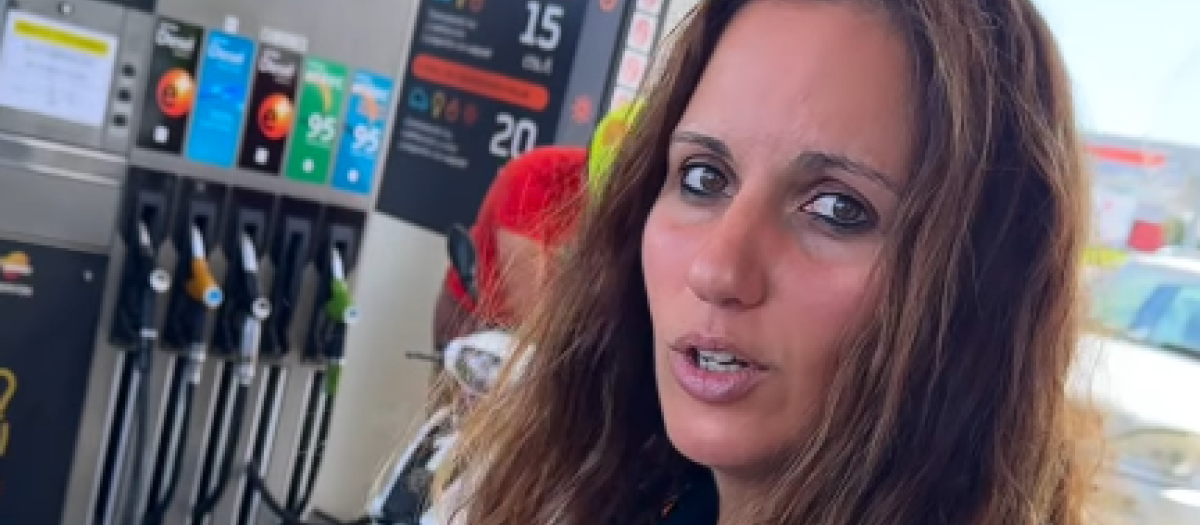 Imagen de la trabajadora durante la explicación