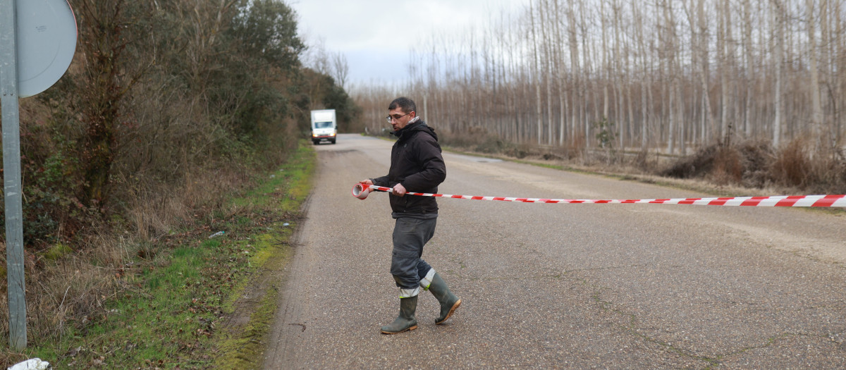 La crecida del río Orbigo obliga a cortar la carretera de Manganeses de la Polvorosa