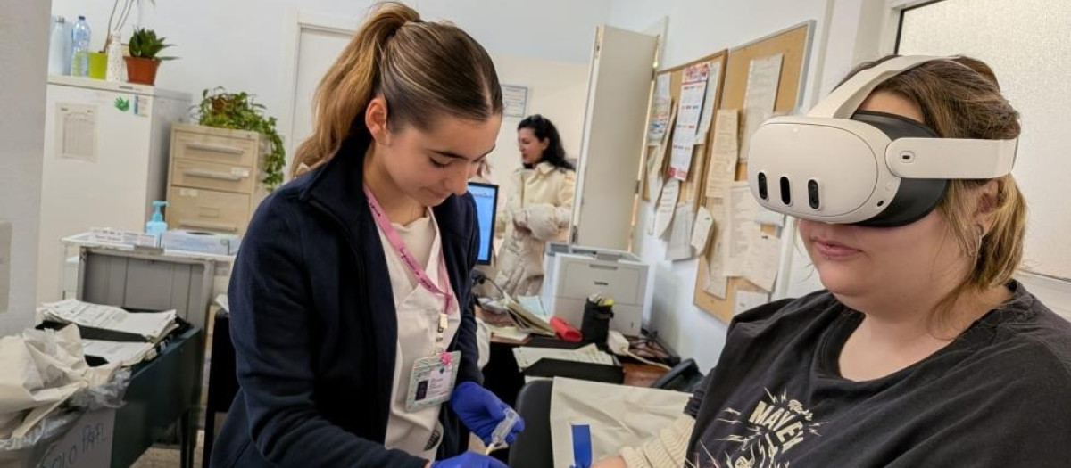 Una paciente usando realidad virtual

REMITIDA / HANDOUT por GVA
Fotografía remitida a medios de comunicación exclusivamente para ilustrar la noticia a la que hace referencia la imagen, y citando la procedencia de la imagen en la firma
07/2/2026