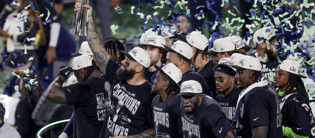 SANTA CLARA (United States), 09/02/2026.- The Seattle Seahawks celebrate with the Vince Lombardi Trophy after the Seahawks defeated the New England Patriots in Super Bowl LX between the New England Patriots and the Seattle Seahawks at the Levi's Stadium in Santa Clara, California, USA, 08 February 2026. EFE/EPA/CHRIS TORRES