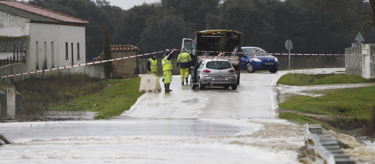Carretera de Matilla en Salamanca inundada