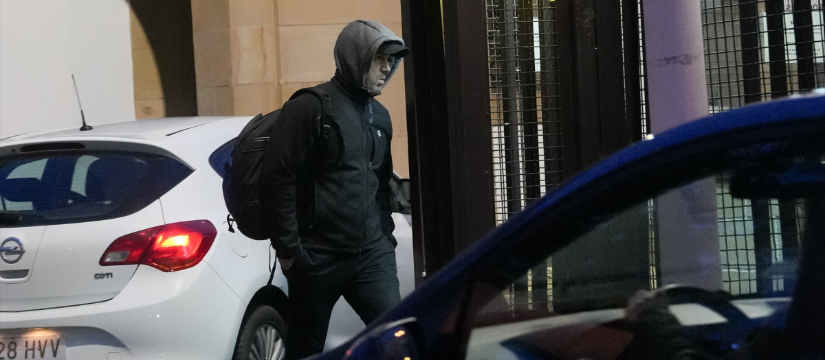 El exjefe militar de ETA Garikoitz Aspiazu Rubina, alias 'Txeroki', a su salida de la prisión de Martutene, a 9 de febrero de 2026, en San Sebastián, Guipúzcoa, País Vasco (España). El Gobierno del País Vasco ha concedido al exjefe militar de ETA Garikoitz Aspiazu Rubina, conocido como ‘Txeroki’, el régimen de semilibertad, medida que le permite salir del centro penitenciario de lues a viernes regresando cada noche a dormir a la cárcel de Martutene.

Unanue / Europa Press
09 FEBRERO 2026
08/2/2026