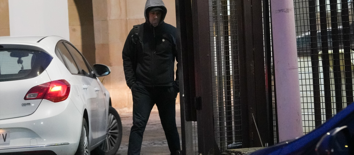 El exjefe militar de ETA Garikoitz Aspiazu Rubina, alias 'Txeroki', a su salida de la prisión de Martutene, a 9 de febrero de 2026, en San Sebastián, Guipúzcoa, País Vasco (España). El Gobierno del País Vasco ha concedido al exjefe militar de ETA Garikoitz Aspiazu Rubina, conocido como ‘Txeroki’, el régimen de semilibertad, medida que le permite salir del centro penitenciario de lues a viernes regresando cada noche a dormir a la cárcel de Martutene.

Unanue / Europa Press
09 FEBRERO 2026
08/2/2026