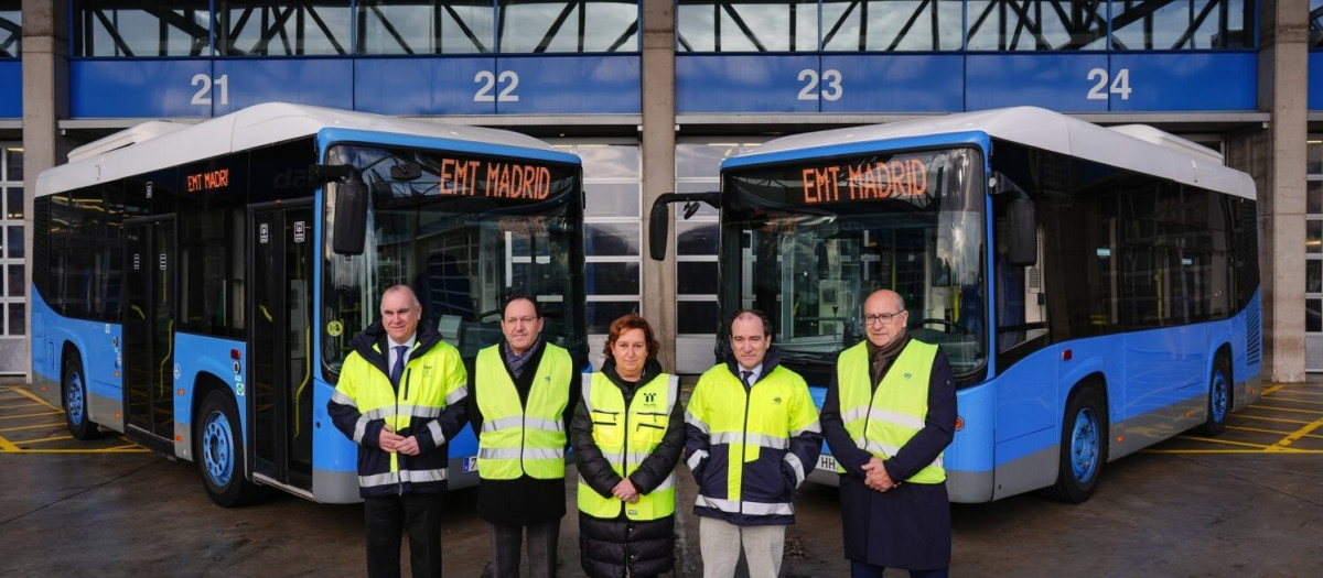 Miembros del Ayuntamiento de Madrid y la Diputación de Toledo en el acto de entrega de los buses.

REMITIDA / HANDOUT por AYUNTAMIENTO DE MADRID
Fotografía remitida a medios de comunicación exclusivamente para ilustrar la noticia a la que hace referencia la imagen, y citando la procedencia de la imagen en la firma
09/2/2026