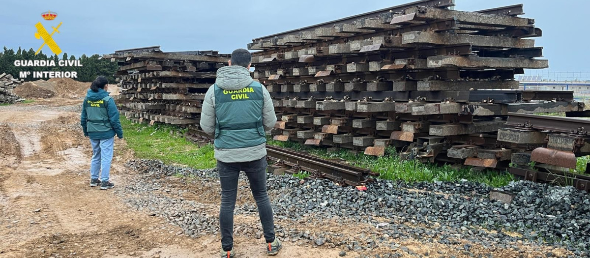 Desarticulada una trama dedicada al robo y venta de 30 toneladas de material ferroviario

REMITIDA / HANDOUT por GUARDIA CIVIL
Fotografía remitida a medios de comunicación exclusivamente para ilustrar la noticia a la que hace referencia la imagen, y citando la procedencia de la imagen en la firma
09/2/2026