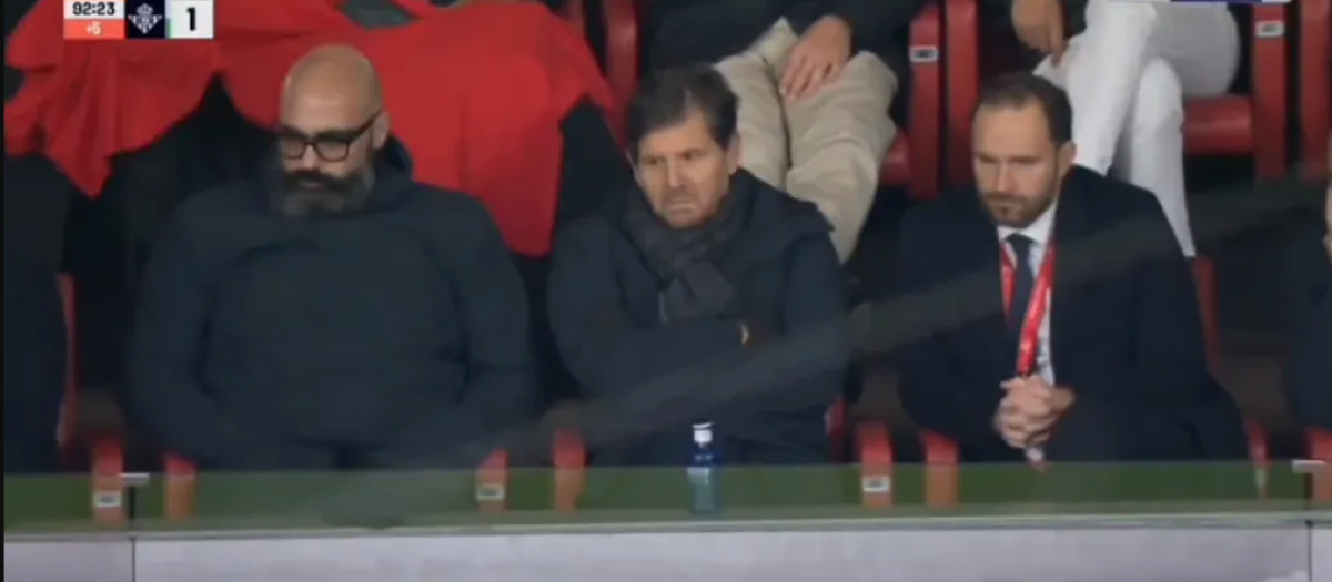 Mateu Alemany en el palco viendo el Atlético de Madrid - Real Betis