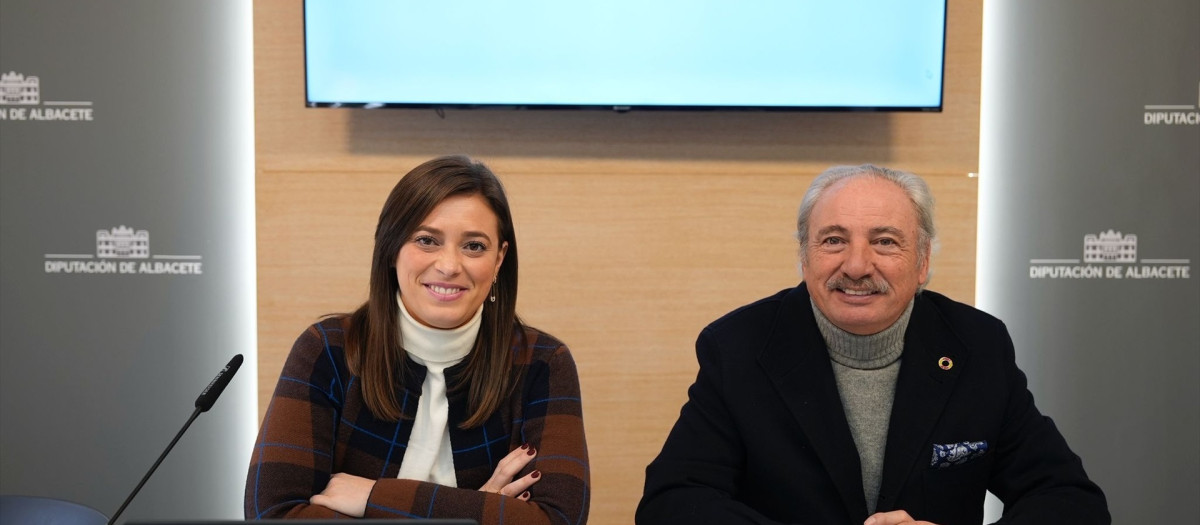 La portavoz del Grupo Provincial Vox en la Diputación de Albacete, Lorena González, y el diputado provincial José Luis Serrano