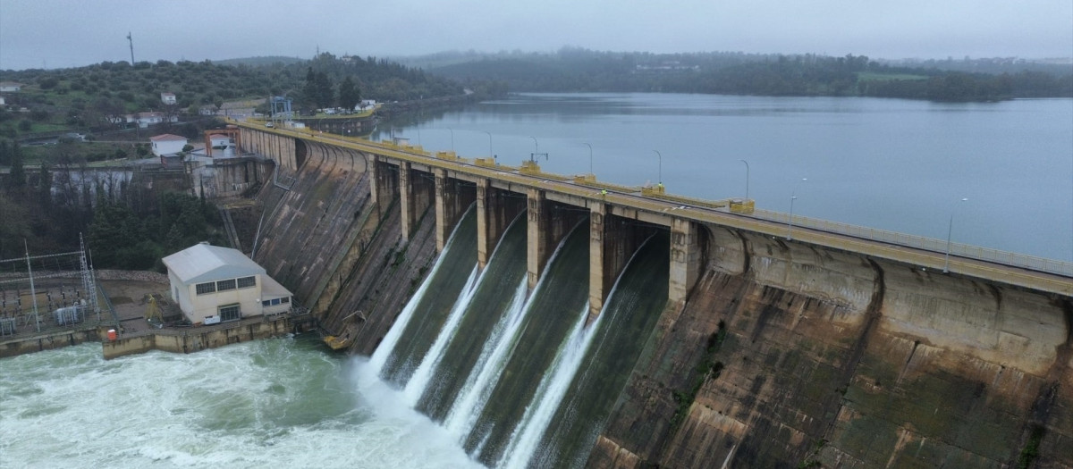 Embalse de La Serena desembalsando agua

REMITIDA / HANDOUT por CHG
Fotografía remitida a medios de comunicación exclusivamente para ilustrar la noticia a la que hace referencia la imagen, y citando la procedencia de la imagen en la firma
09/2/2026