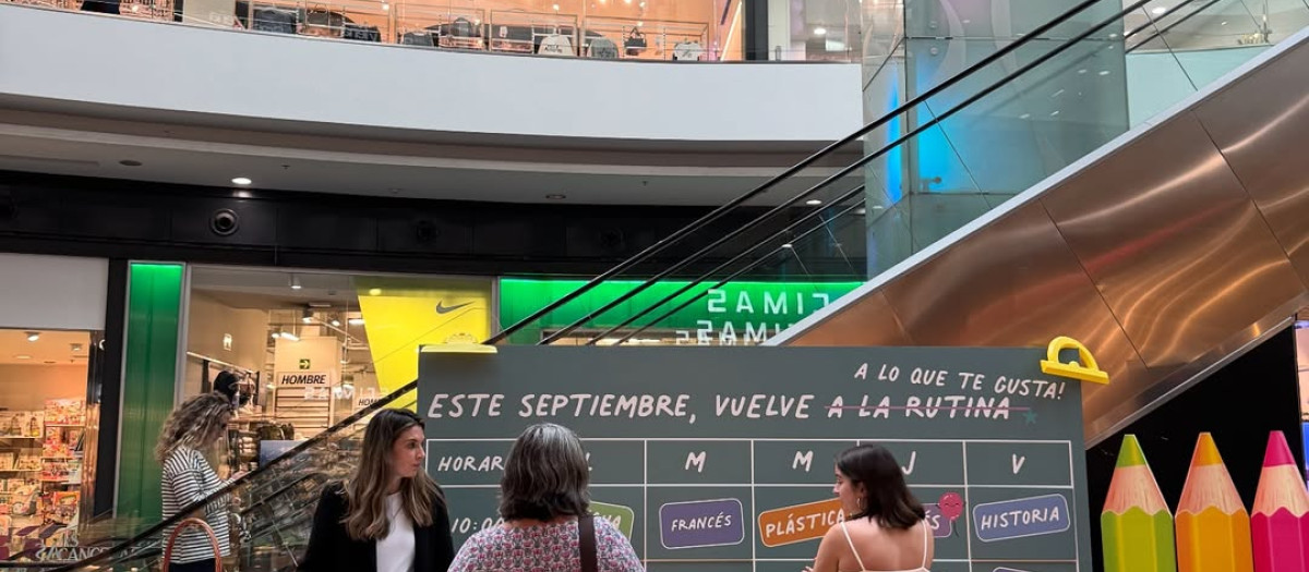 Interior del centro comercial As Candelas, en Santiago de Compostela