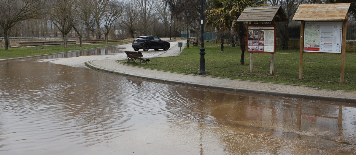 Crecida del rio Duero a su paso por Soria