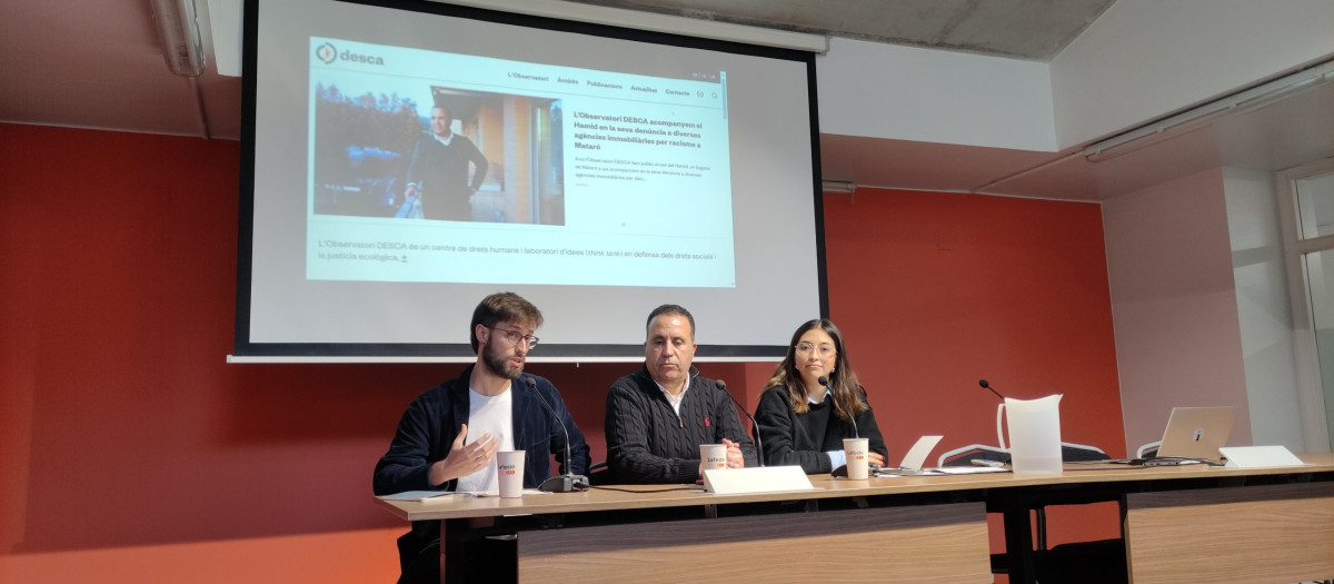 Hamid, en el centro, durante la rueda de prensa en la que presentaron el caso