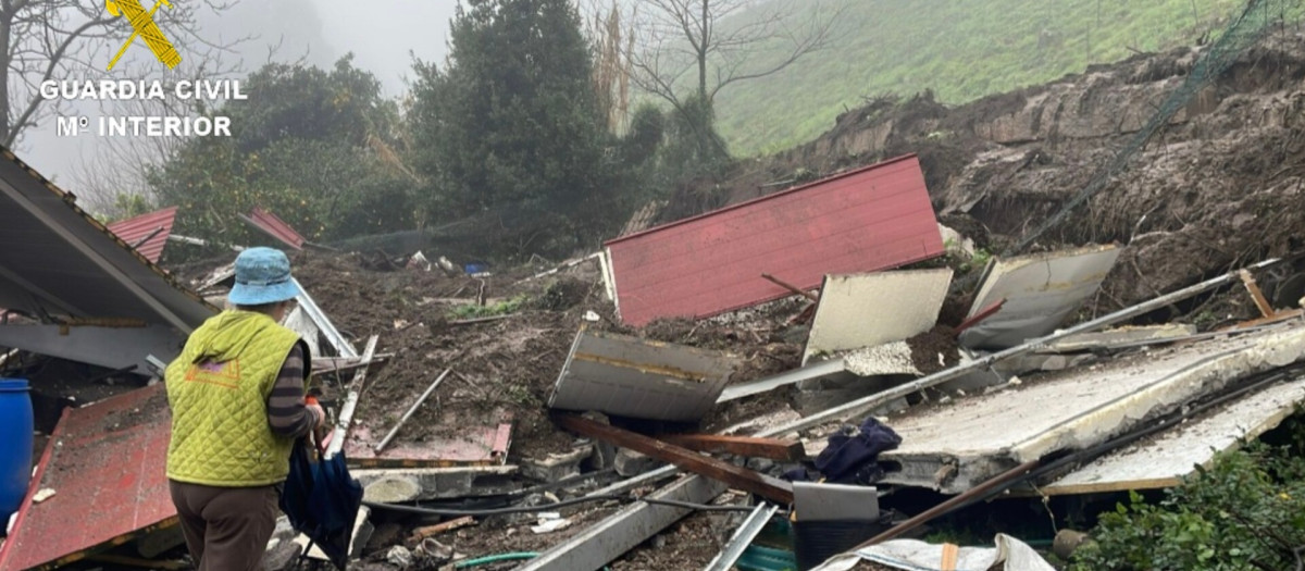 Un talud de autovía do Morrazo se desploma sobre una vivienda en Moaña (Pontevedra), dejando una persona herida.

REMITIDA / HANDOUT por GUARDIA CIVIL
Fotografía remitida a medios de comunicación exclusivamente para ilustrar la noticia a la que hace referencia la imagen, y citando la procedencia de la imagen en la firma
11/2/2026