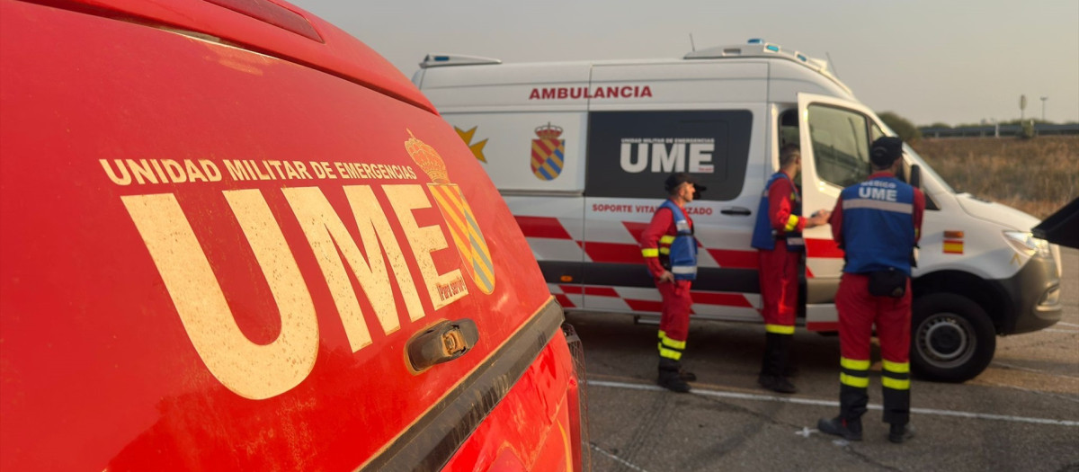 (Foto de ARCHIVO)
Varios efectivos de la UME en un puesto de control, a 16 de agosto de 2025, en La Bañeza, León, Castilla y León (España). Castilla y León contabiliza en la noche de este sábado, 16 de agosto, más de 20 incendios activos en la Comunidad, de los cuales doce se encuentran en Índice de Gravedad Potencial (IGR) 2 en las provincias de Zamora, León y Salamanca, mientras ocho alcanzan el nivel 1 en León, Palencia, Salamanca, Ávila y Zamora.

Europa Press / Europa Press
16 AGOSTO 2025;FUEGO;UME;EMERGENCIAS;MILITARES;UNIDAD MILITAR DE EMERGENCIAS
16/8/2025