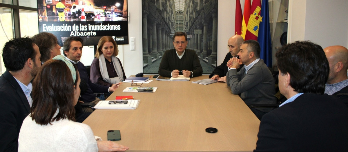 Ayuntamiento y Confederación del Júcar acuerdan buscar y ejecutar soluciones urgentes para atender la situación de emergencia en la ciudad de Albacete

REMITIDA / HANDOUT por AYTO ALBACETE
Fotografía remitida a medios de comunicación exclusivamente para ilustrar la noticia a la que hace referencia la imagen, y citando la procedencia de la imagen en la firma
11/2/2026
