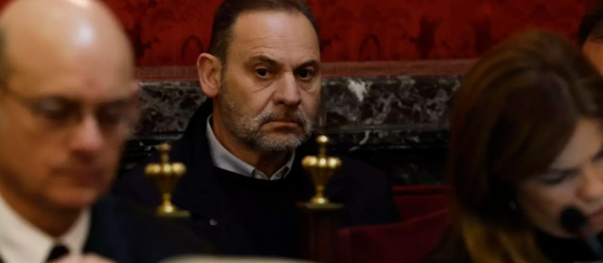 El ex ministro de Transportes, José Luis Ábalos, sentado en el banquillo del Supremo por primera vez
