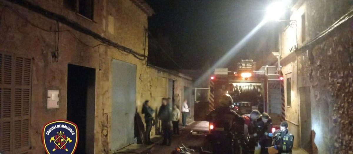 Los servicios de emergencias actúan en el lugar