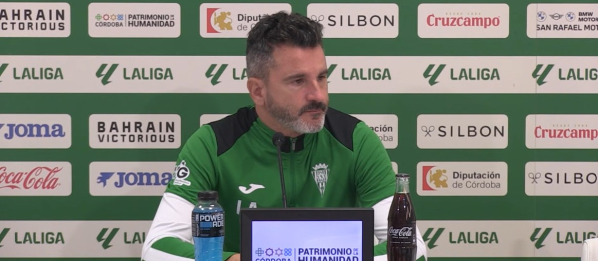 Iván Ania atiende a los medios de comunicación