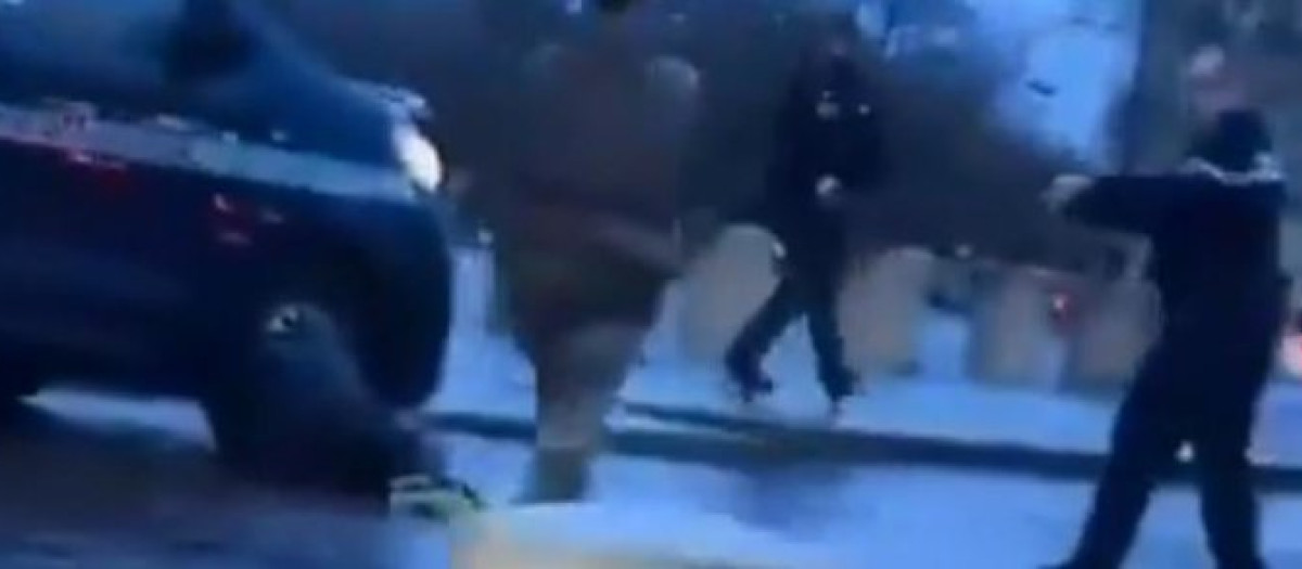 Ataque gendarme en París, Francia