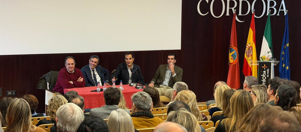 El consejero Nieto (2º derecha), durante el evento anual de la Asociación Profesional de la Magistratura
