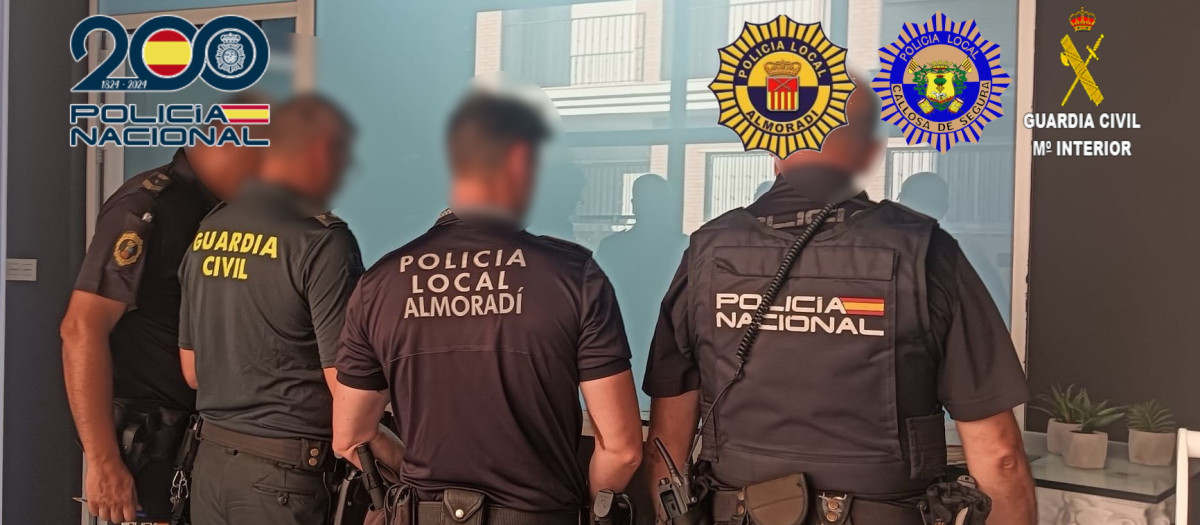 Imagen de los diferentes agentes que participaron en el doble operativo en Alicante.