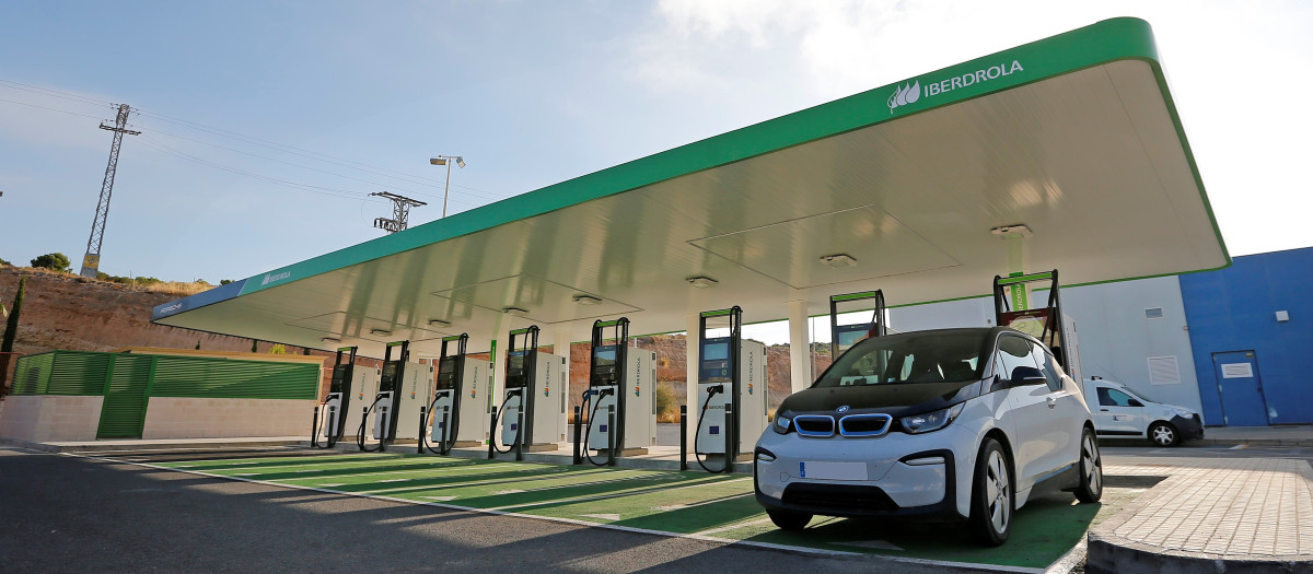 Imagen de la estación de recarga de Iberdrola en Elche