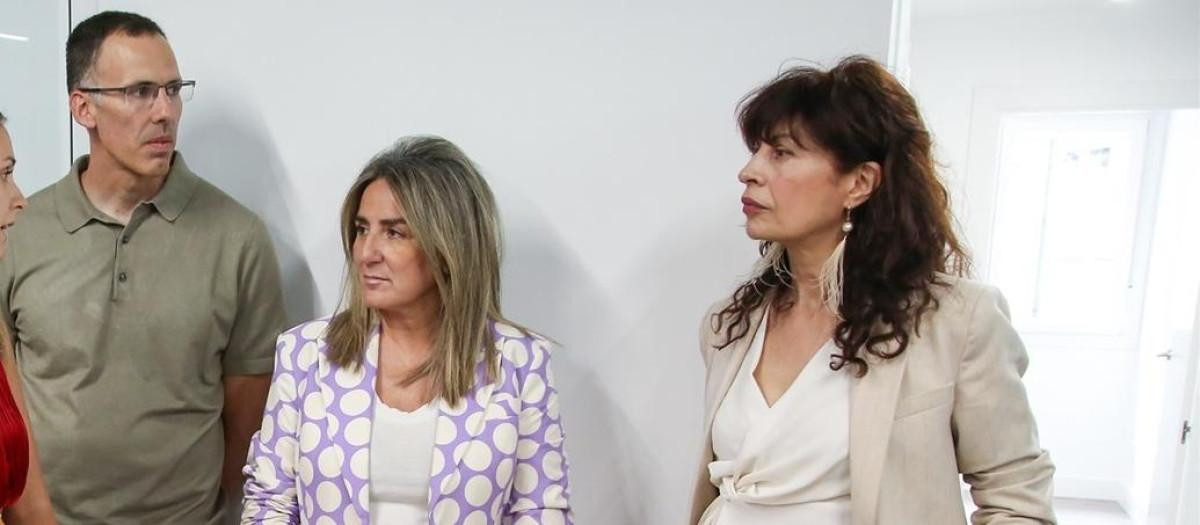 La ministra de Igualdad, Ana Redondo, y la ministra de Educación, Milagros Tolón, en Guadalajara