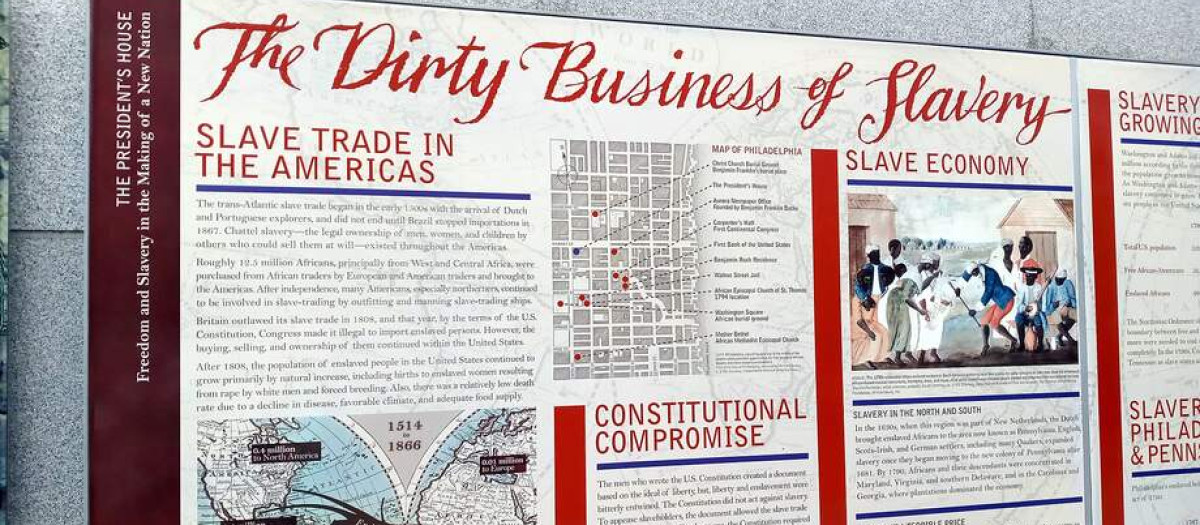 Placa en recuerdo a los esclavos en la ciudad estadounidense de Filadelfia