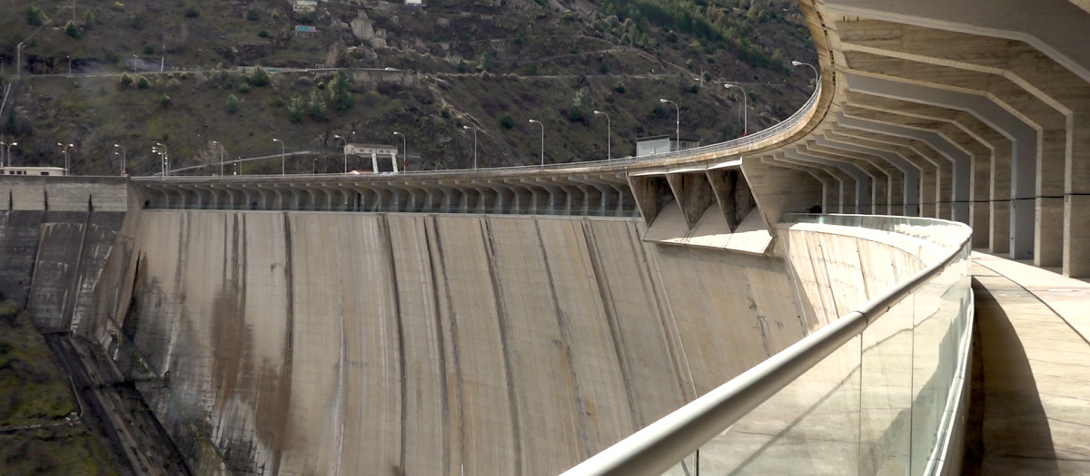 En las entrañas del sistema de seguridad de la última presa inaugurada por Franco