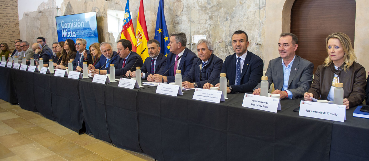 Imagen de la Comisión Mixta de la dana en Riba-roja, Valencia