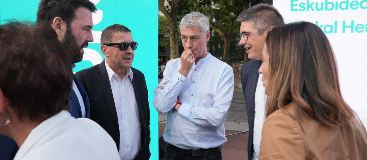 Los dirigentes de Bildu Arnaldo Otegi y Oskar Matute en una imagen de archivo