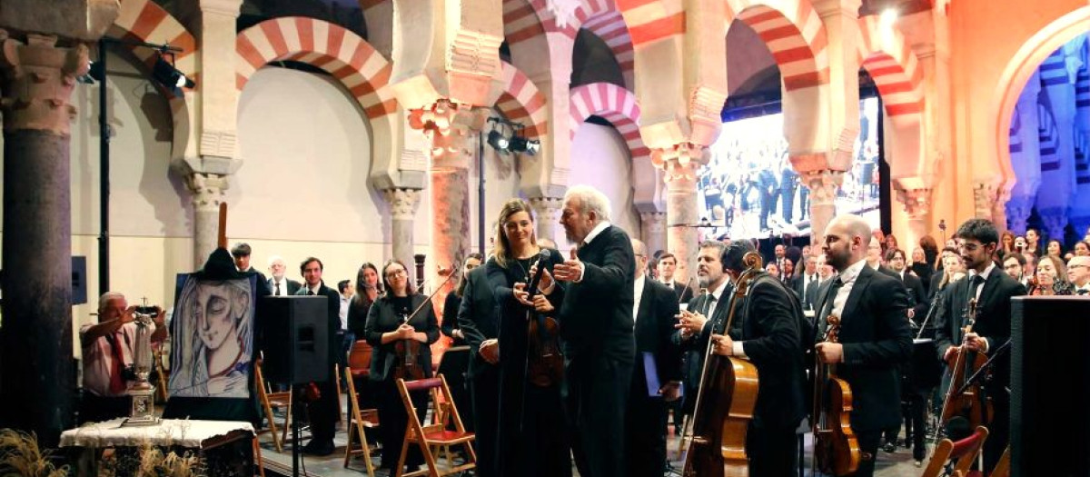 Kiko Argüello, en un concierto que dirigió en la Mezquita de Córdoba