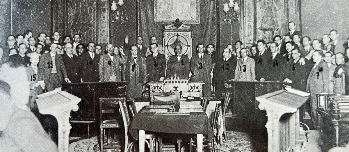 El pleno del Ayuntamiento de Palma, constituido tras las elecciones generales de 1936, con Emili Darder de alcalde.