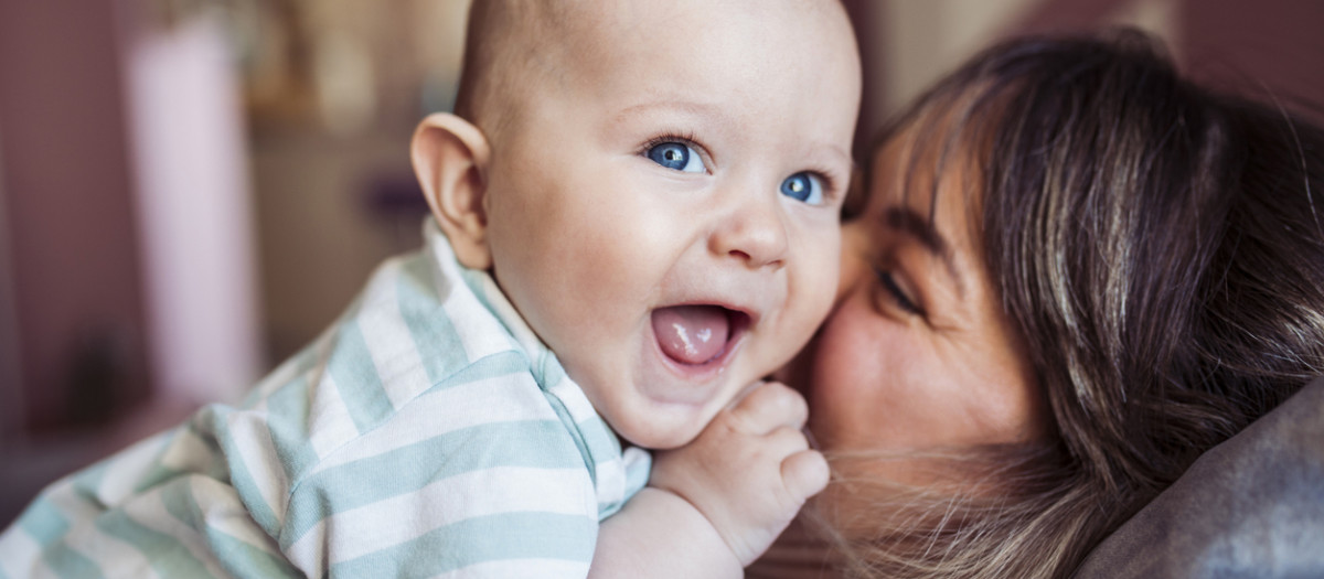 Una madre y su bebé